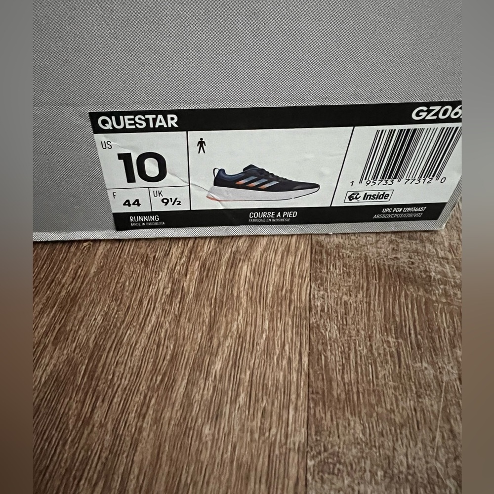 Adidas men’s shoes never worn